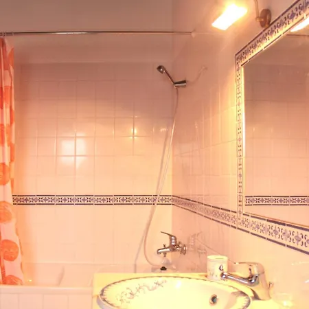 Charming House In With Shared Pool * Pataias