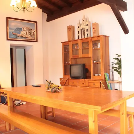 Dom wakacyjny Charming House In With Shared Pool