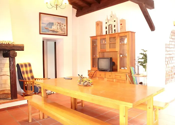 Charming House In With Shared Pool Pataias